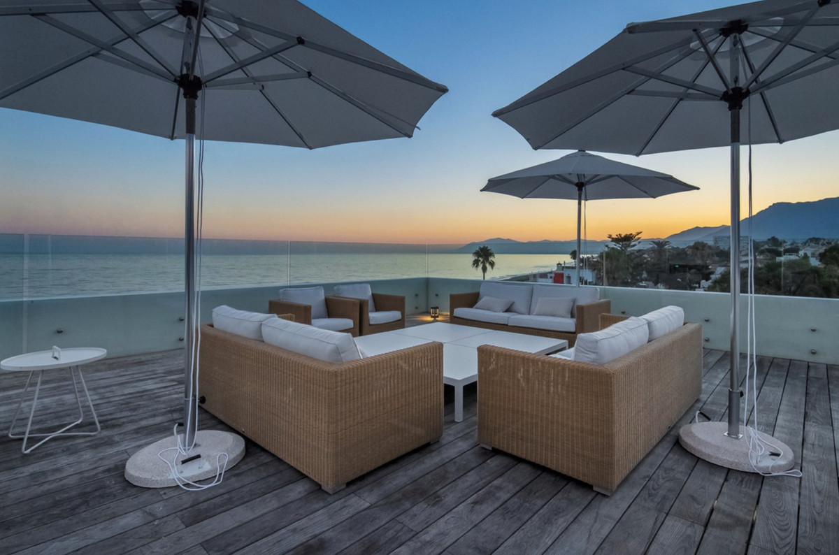 6 Bedroom Villa in Marbella - Photo 17