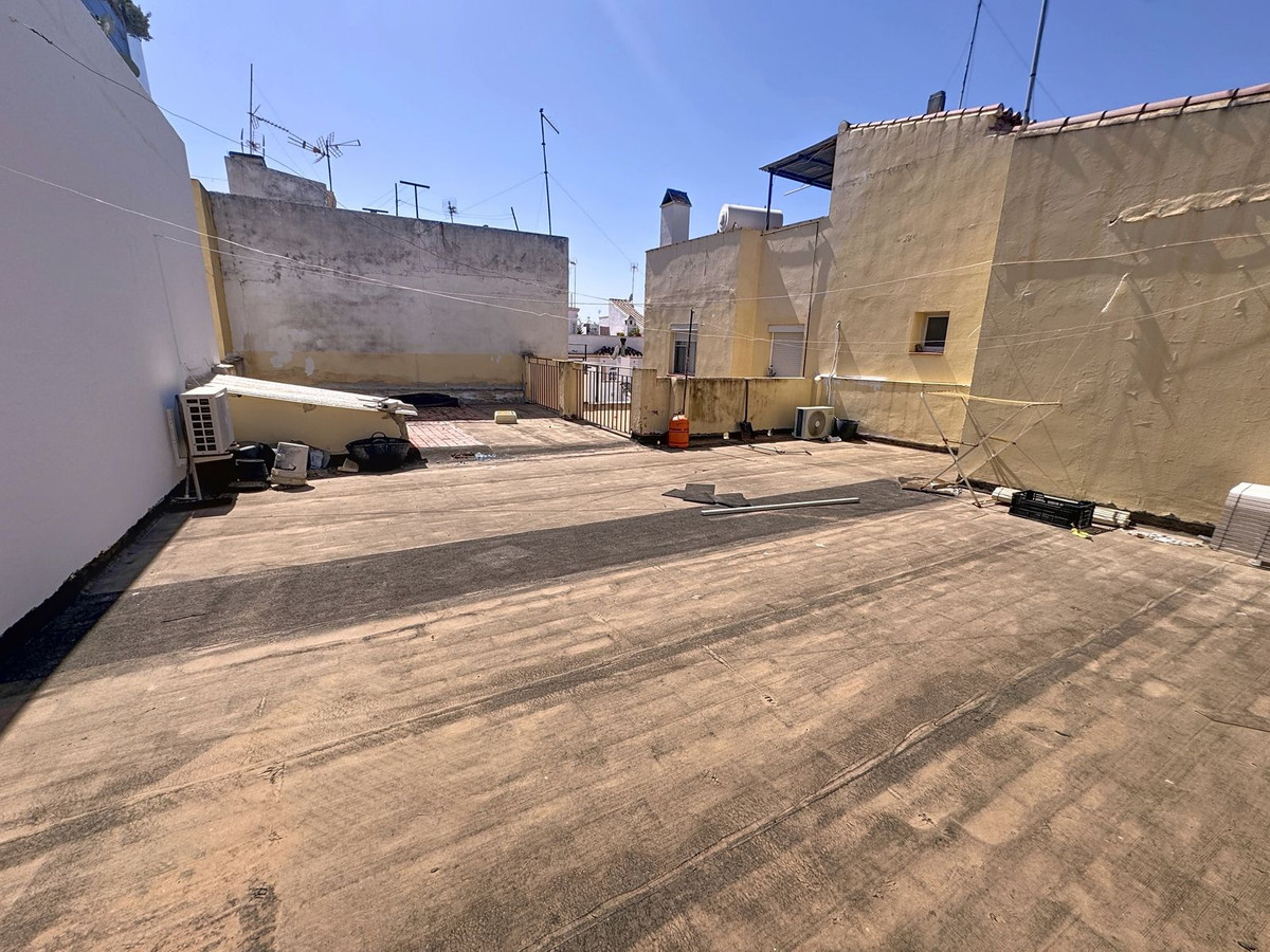 5 Bedroom Townhouse in Estepona - Photo 27