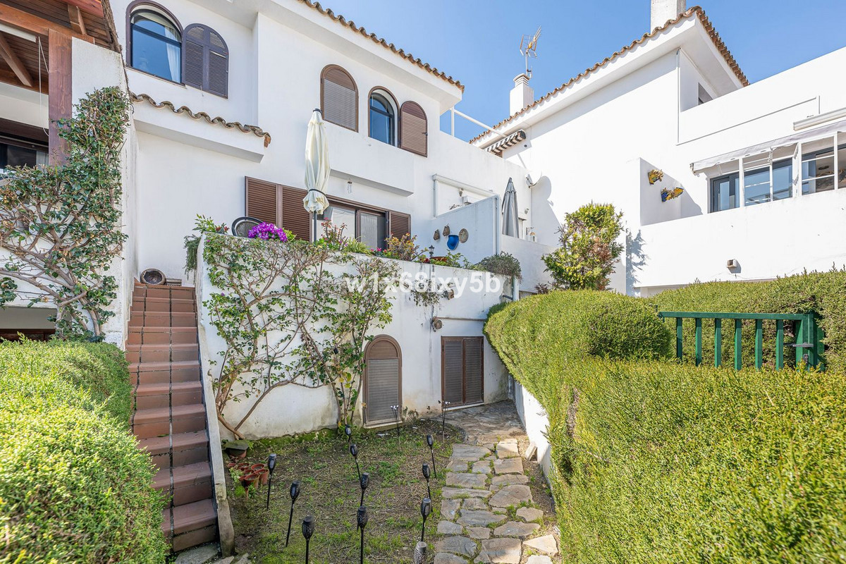 3 Bedroom Townhouse in Estepona - Фото 2