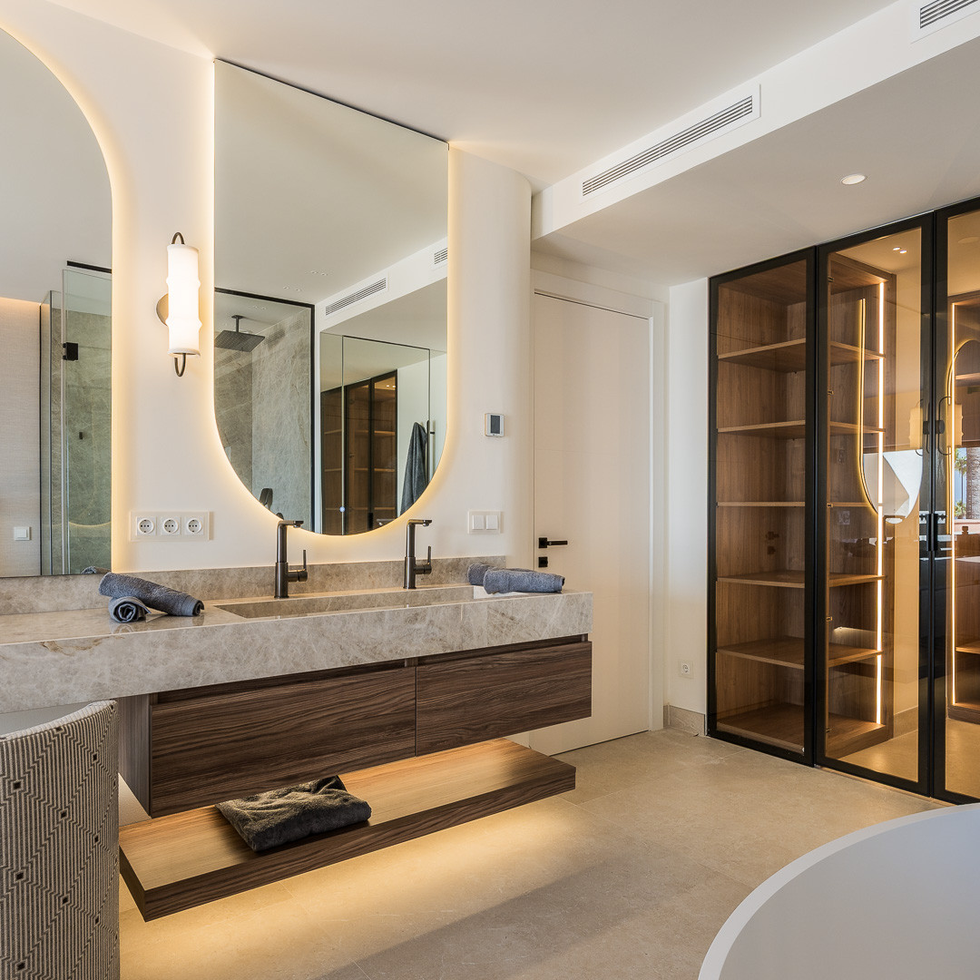 3 Bedroom Penthouse in Estepona - Photo 34