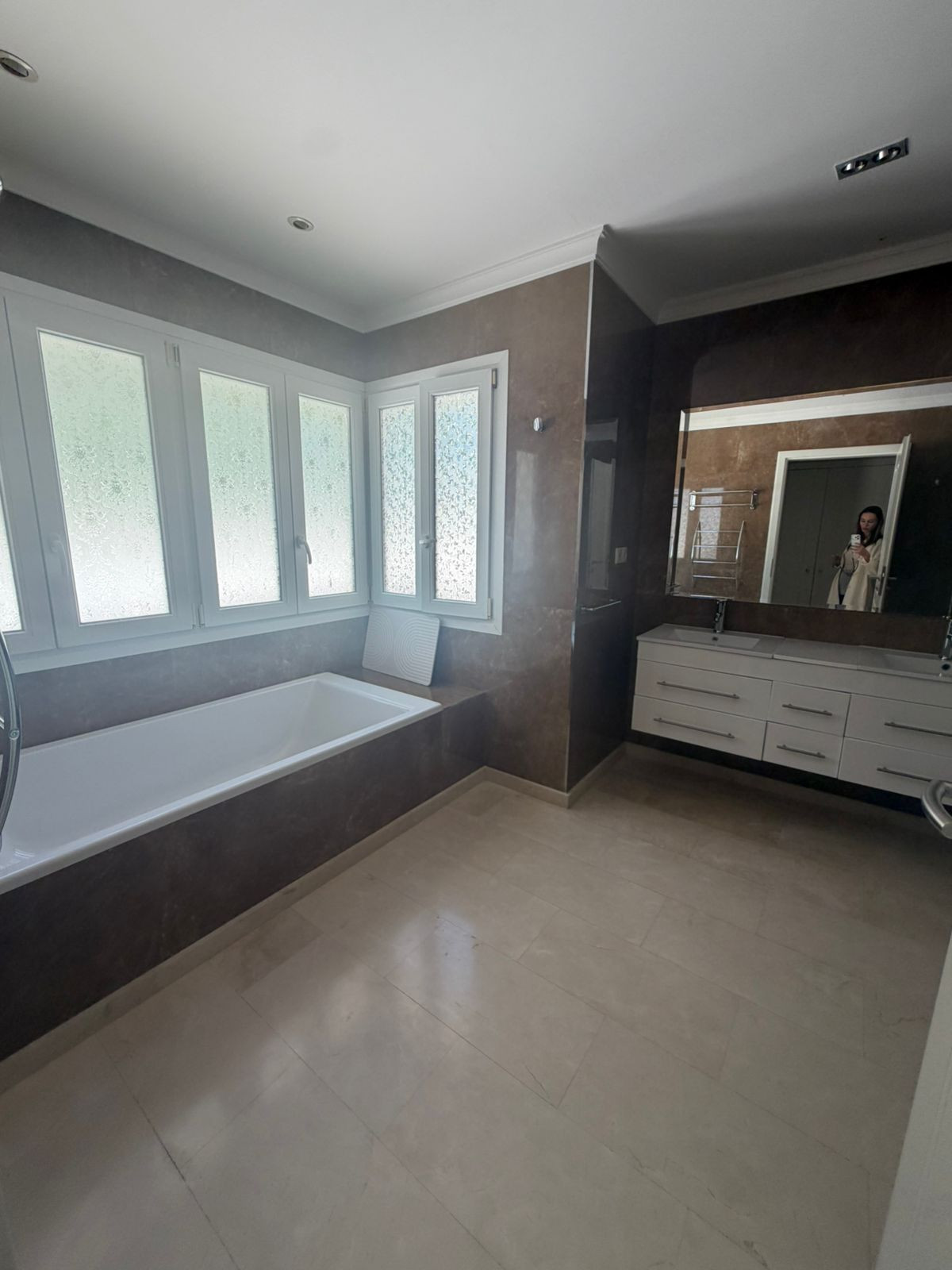 5 Bedroom Villa in Estepona - Photo 24