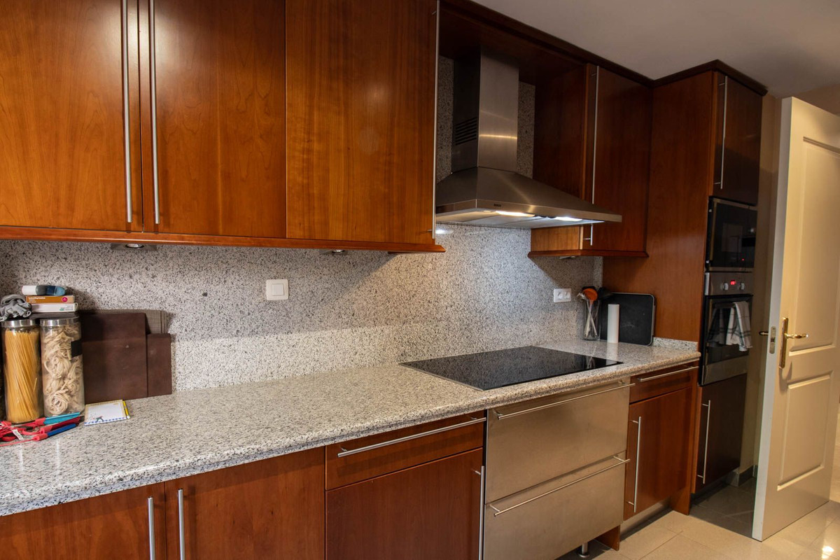 2 Bedroom Apartment in Marbella - Photo 15