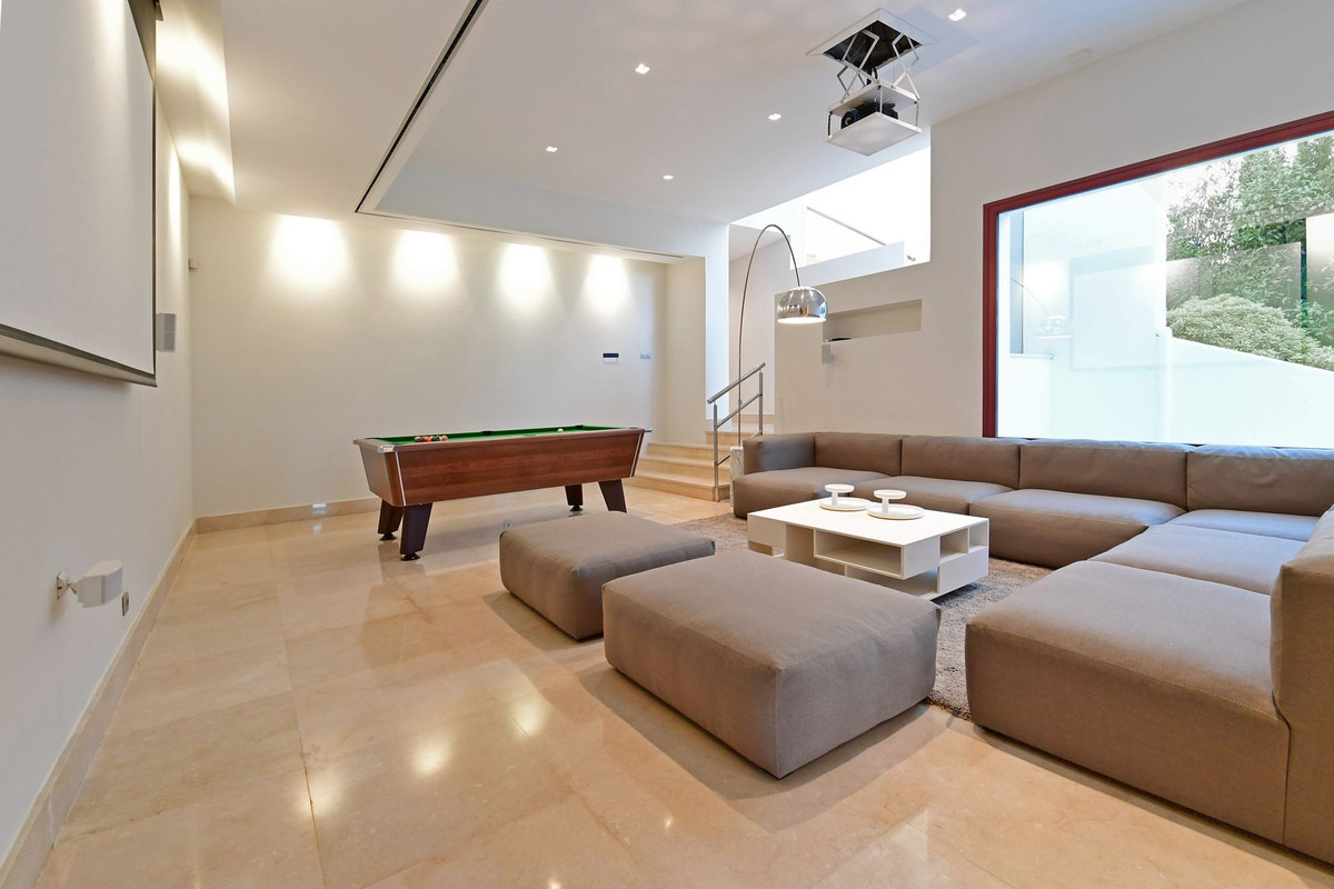 7 Bedroom Villa in Marbella - Photo 25