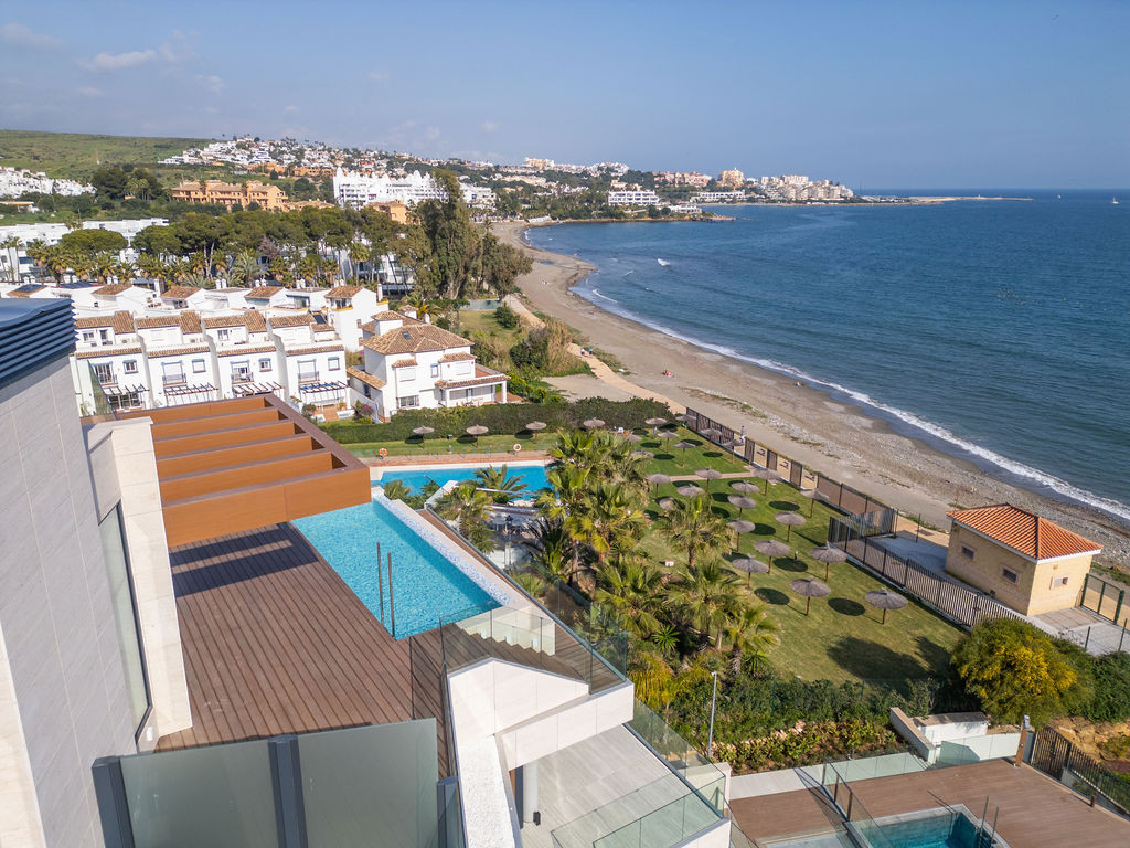 4 Bedroom Penthouse in Estepona - Photo 33