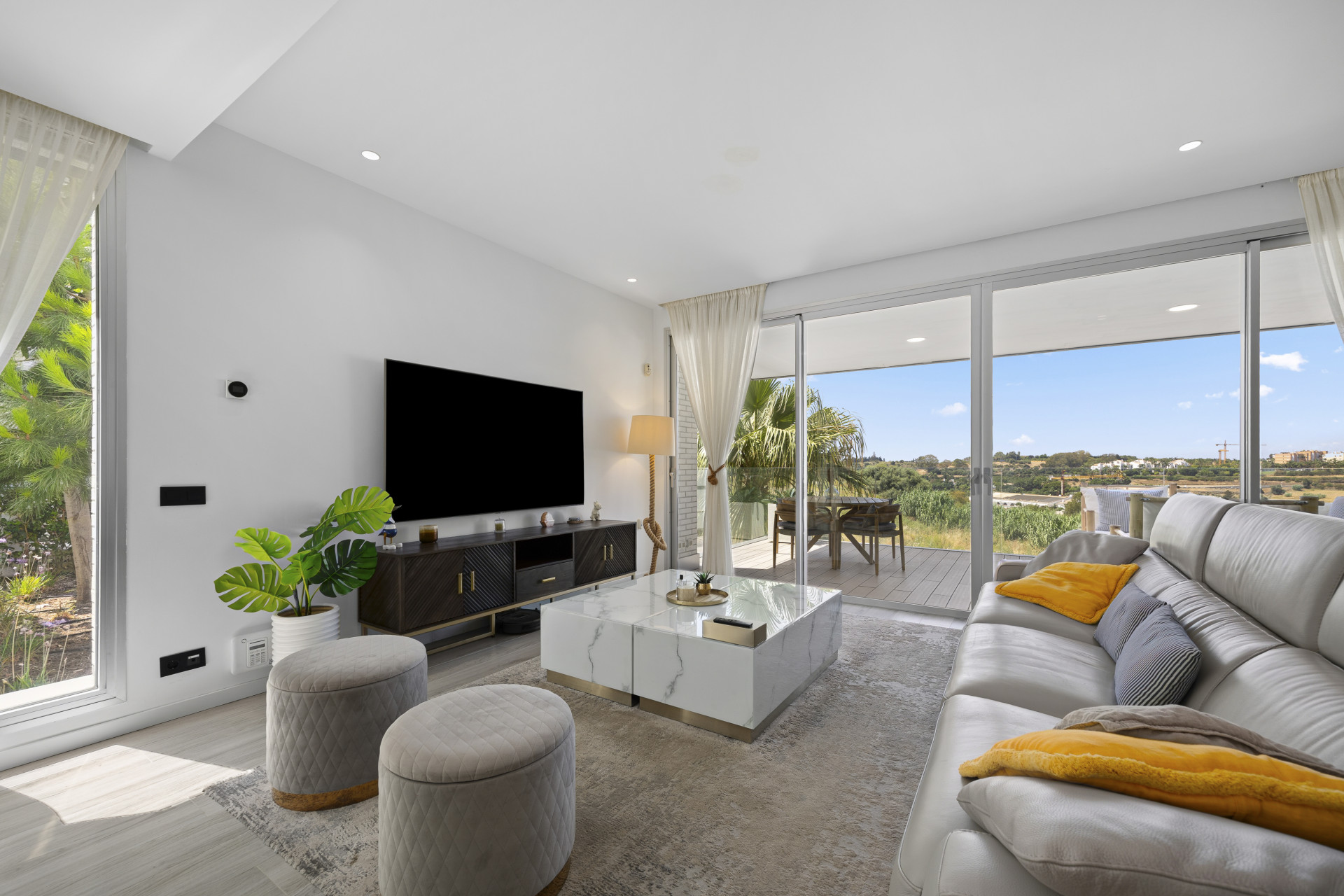 3 Bedroom Townhouse in Estepona - Photo 4