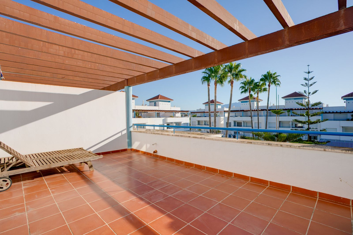 5 Bedroom Townhouse in Estepona - Photo 17