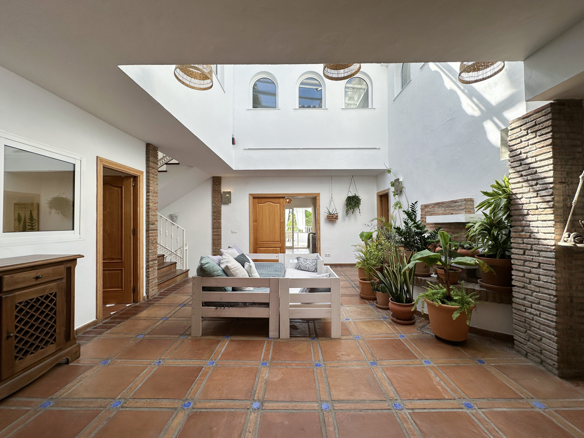 6 Bedroom Villa in Estepona - Photo 29