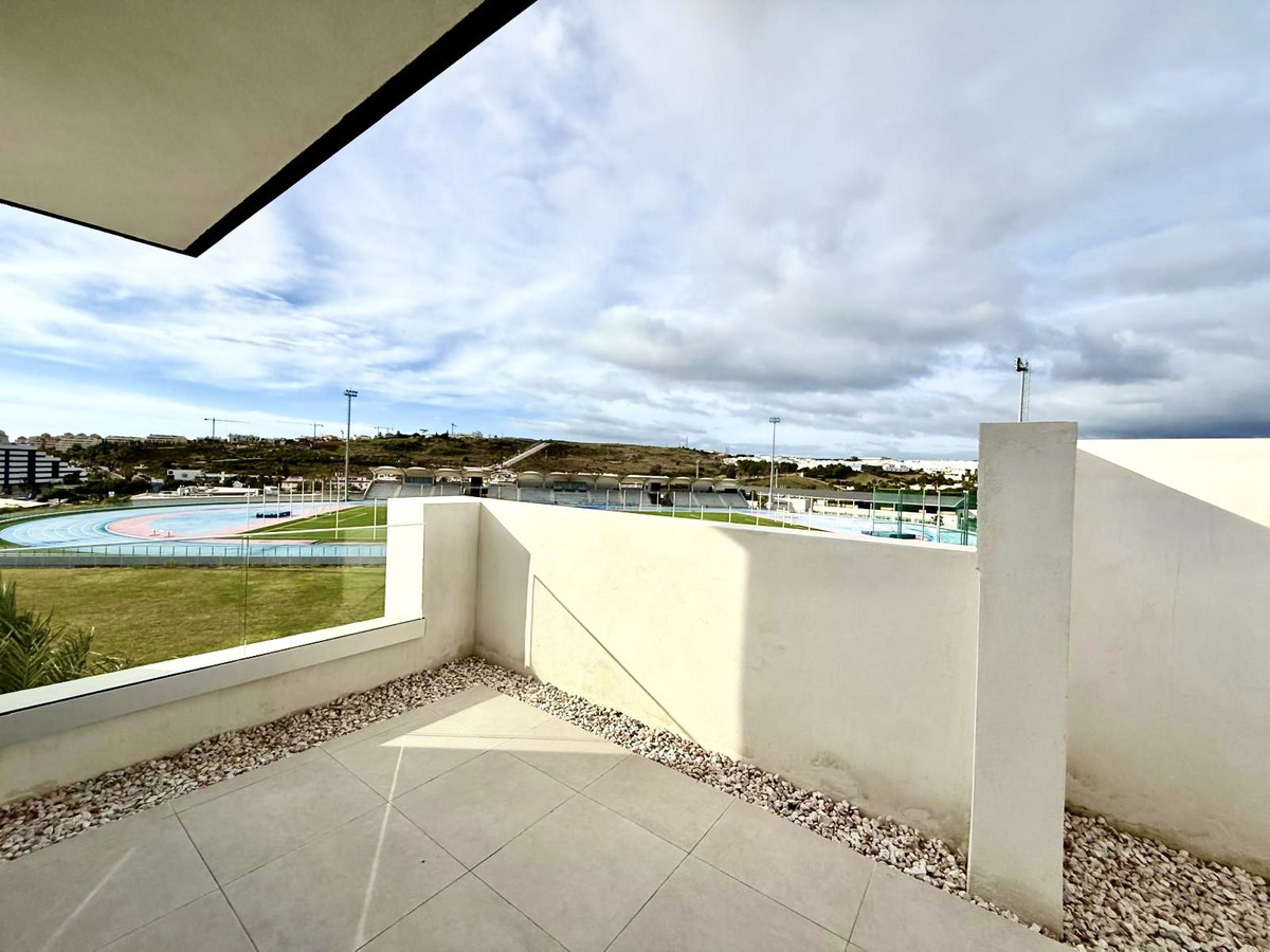2 Bedroom Penthouse in Estepona - Photo 2