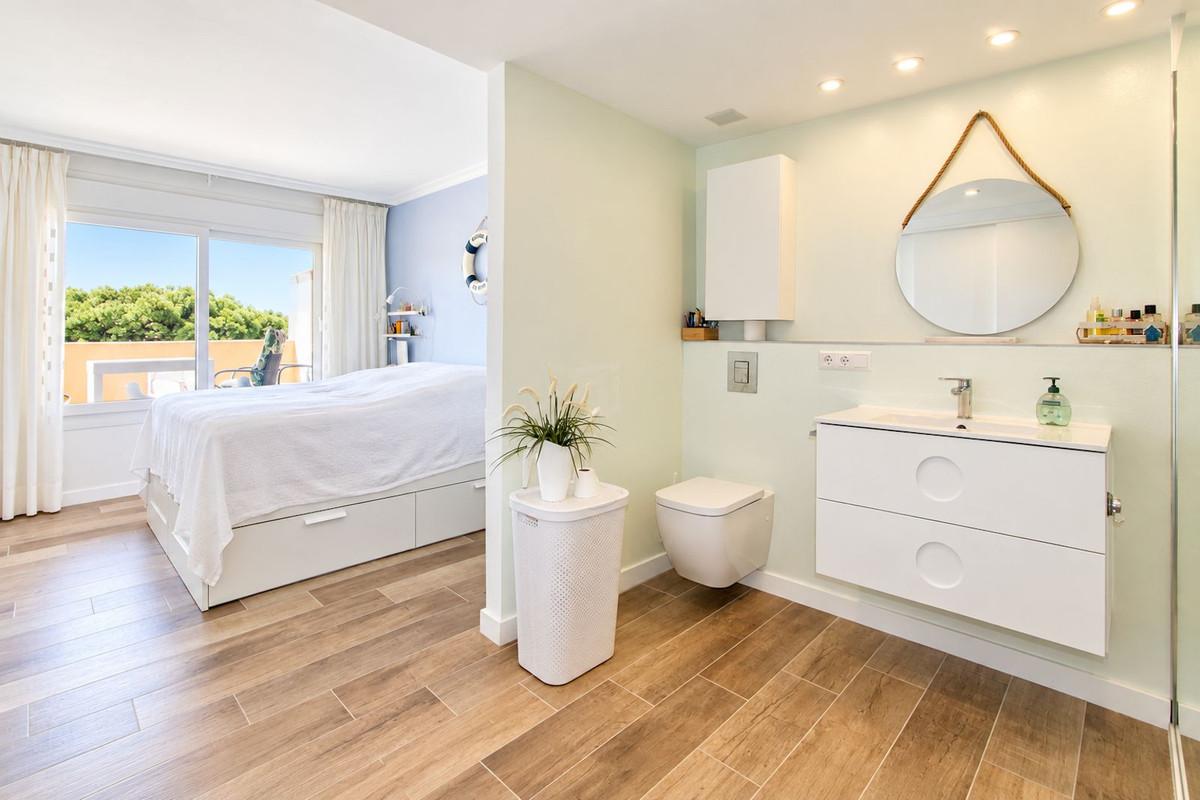 2 Bedroom Apartment in Marbella - Photo 16