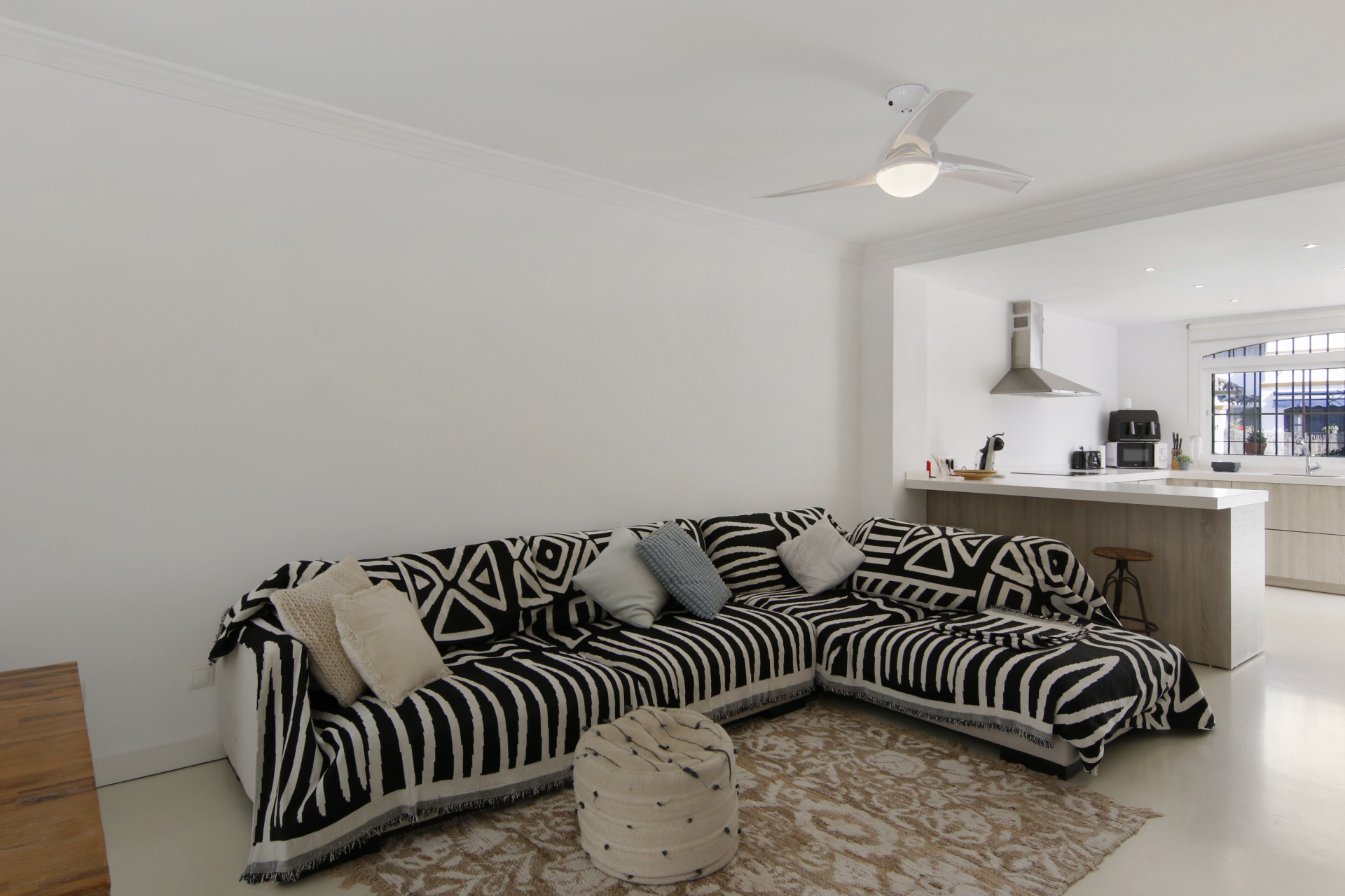 2 Bedroom Apartment in Estepona - Photo 5