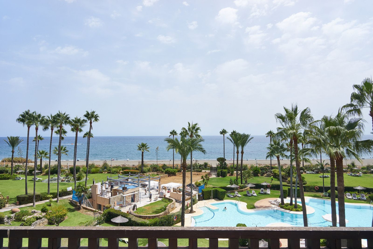 3 Bedroom Penthouse in Estepona - Photo 38