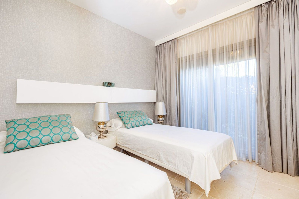 2 Bedroom Apartment in Benahavís - Фото 19