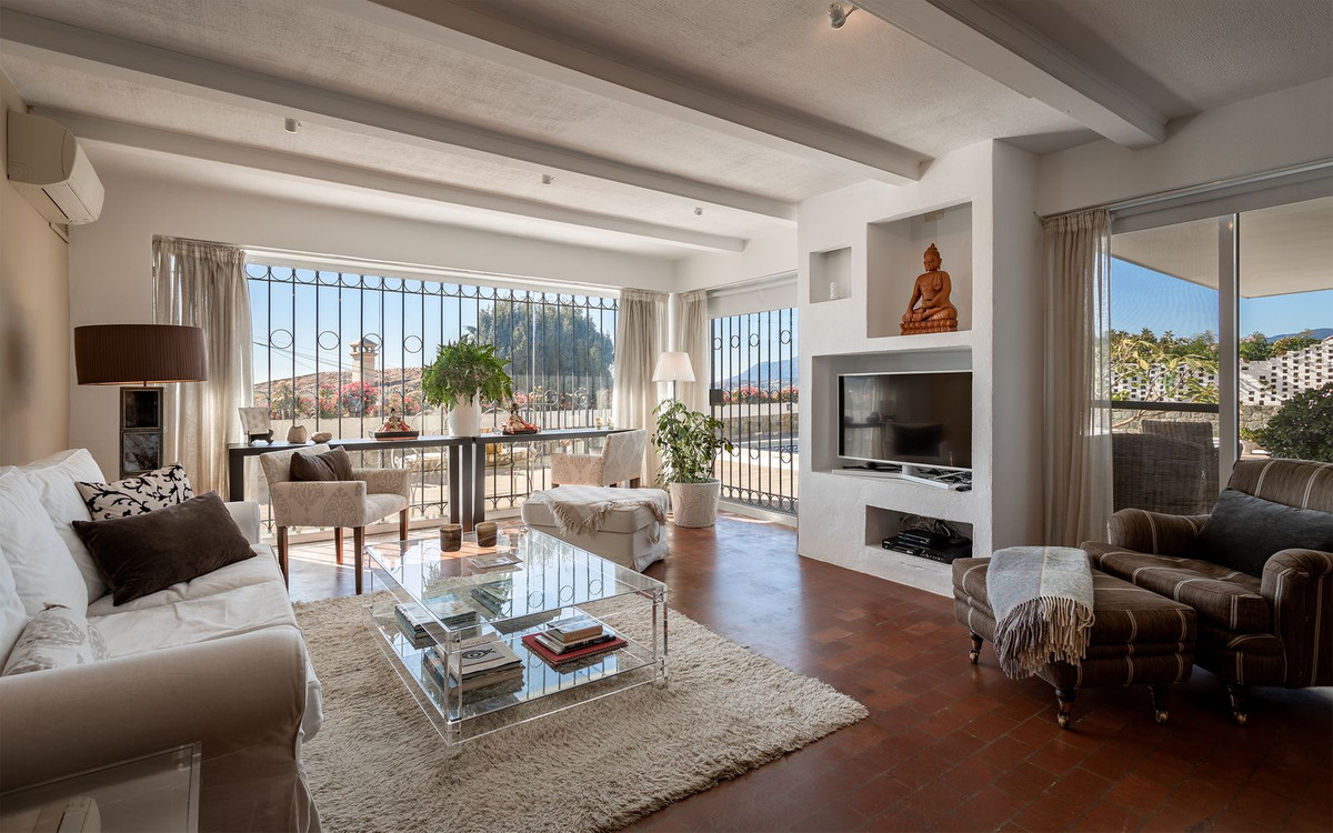 4 Bedroom Villa in Marbella - Photo 5