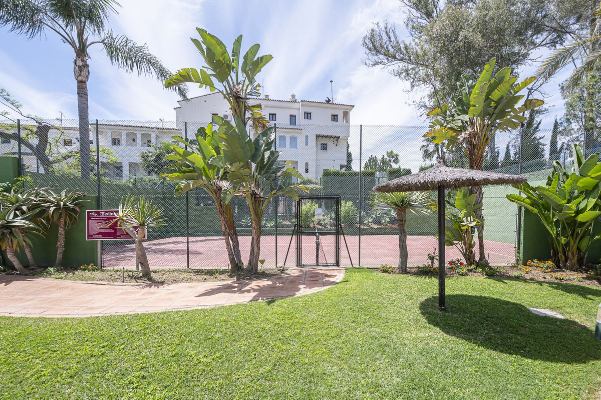 2 Bedroom Apartment in Marbella - Photo 25