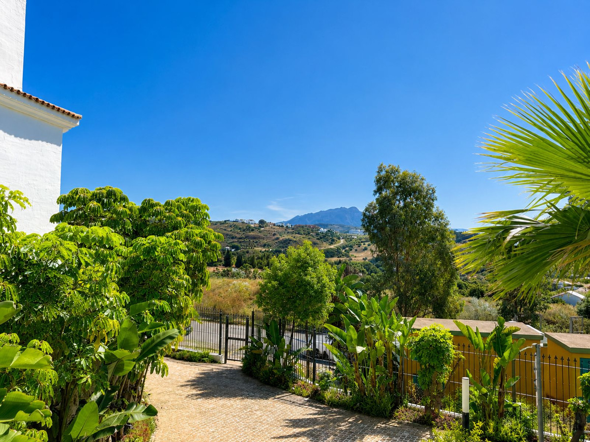 2 Bedroom Apartment in Estepona - Photo 30