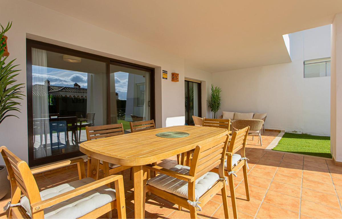 2 Bedroom Apartment in Casares - Photo 6