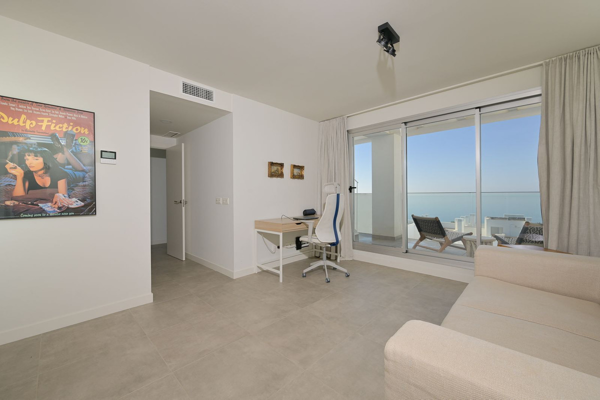 3 Bedroom Penthouse in Benalmádena - Photo 12