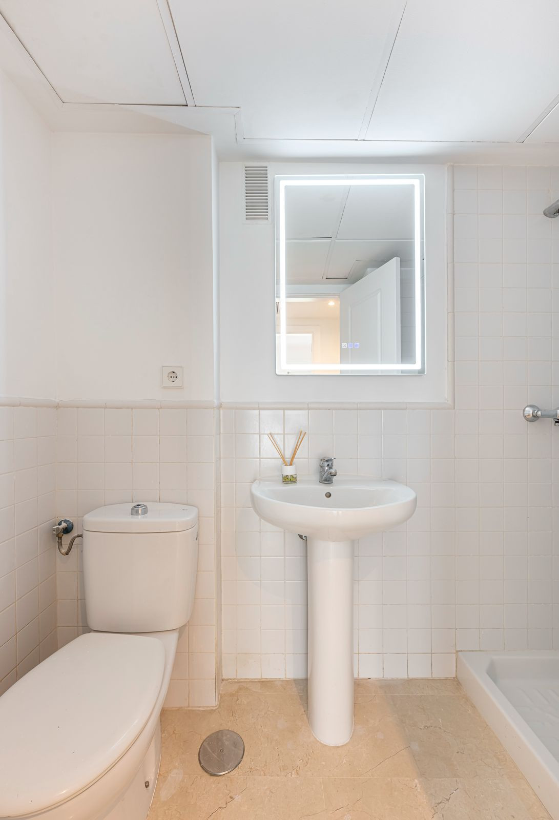 2 Bedroom Apartment in Estepona - Photo 28