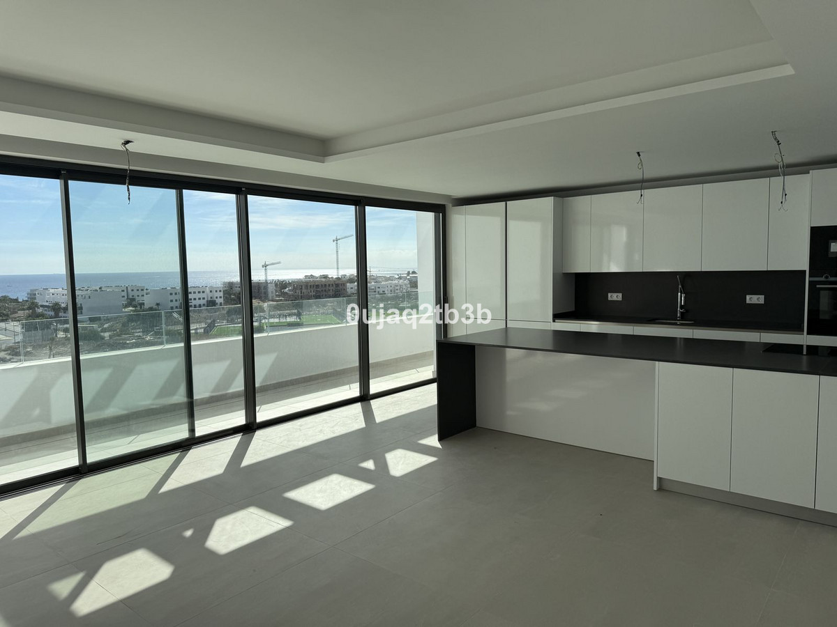 2 Bedroom Penthouse in Estepona - Photo 3