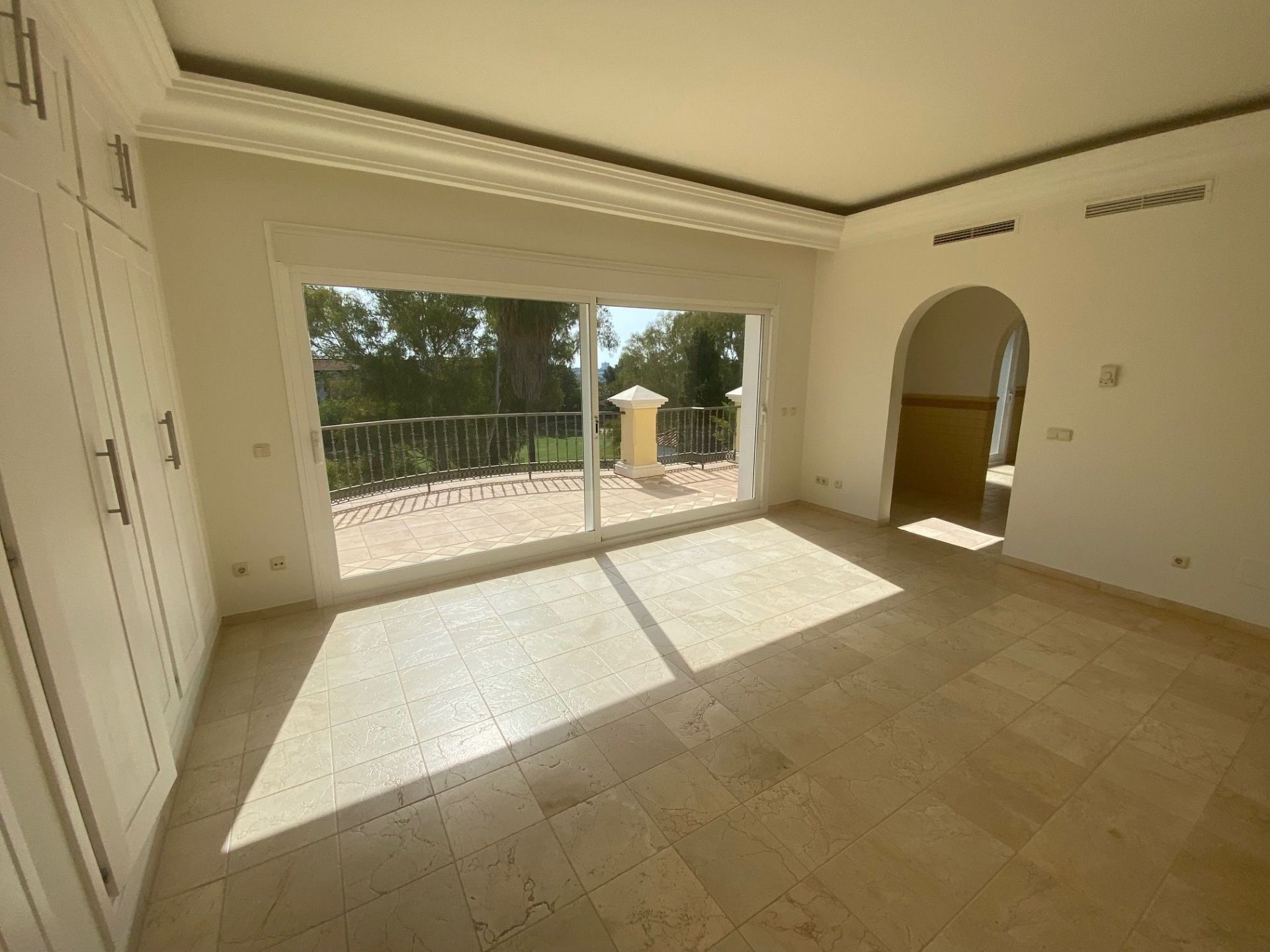 8 Bedroom Villa in Marbella - Foto 9