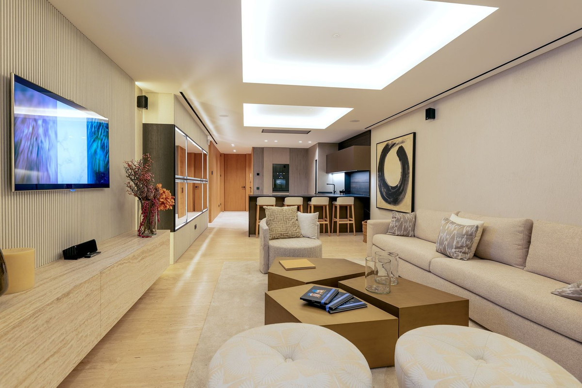 2 Bedroom Apartment in Estepona - Фото 8