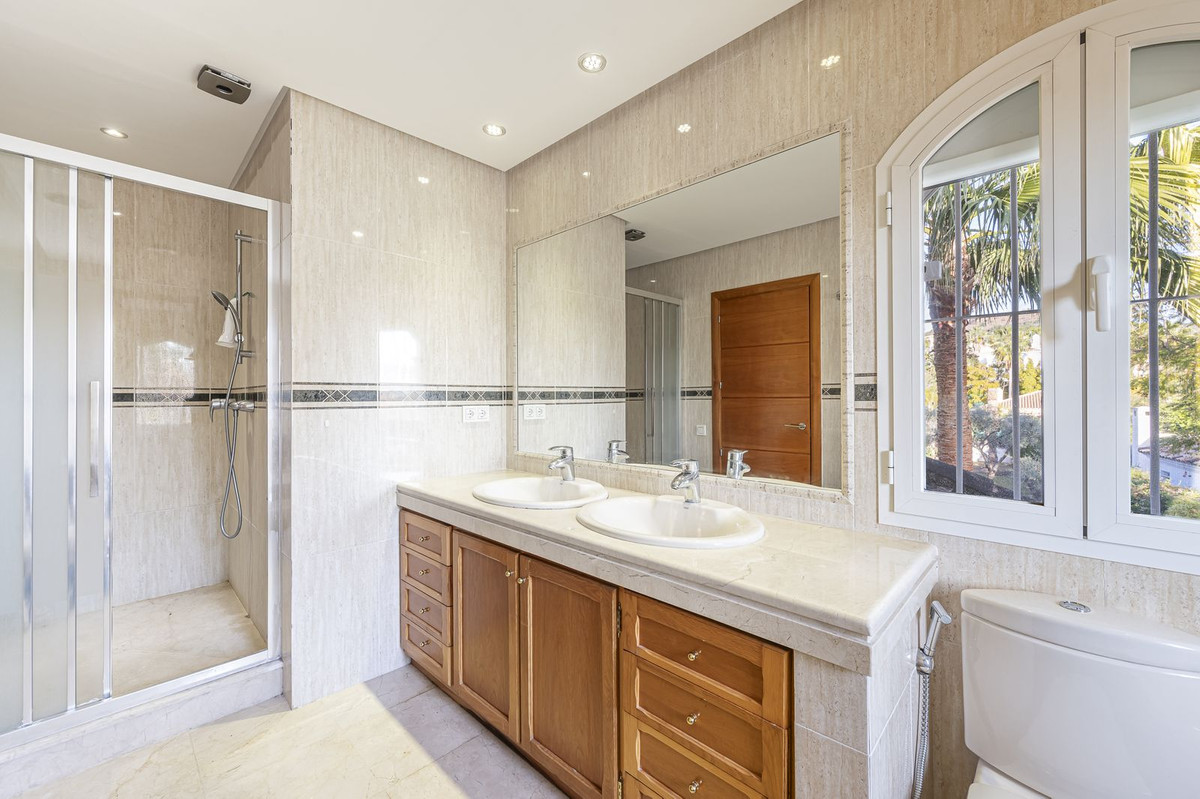 7 Bedroom Villa in Marbella - Photo 38