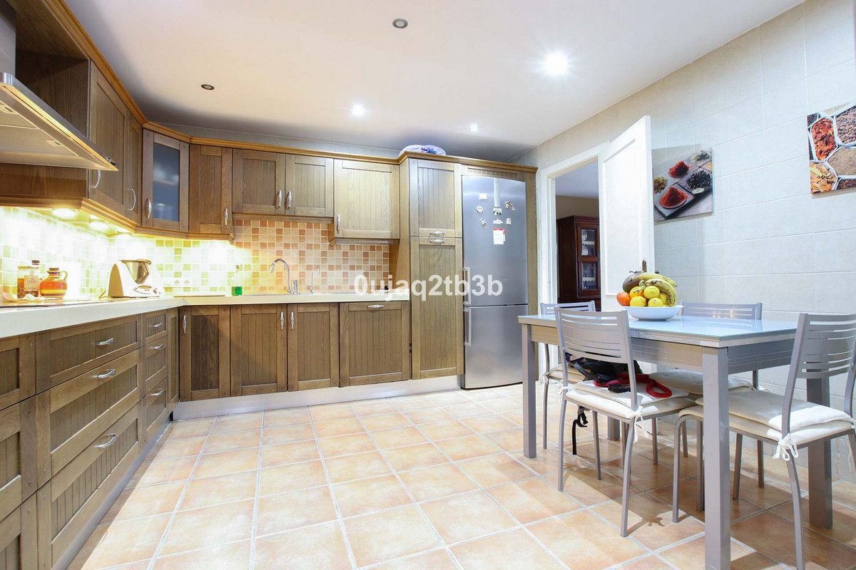 3 Bedroom Apartment in Marbella - Фото 2