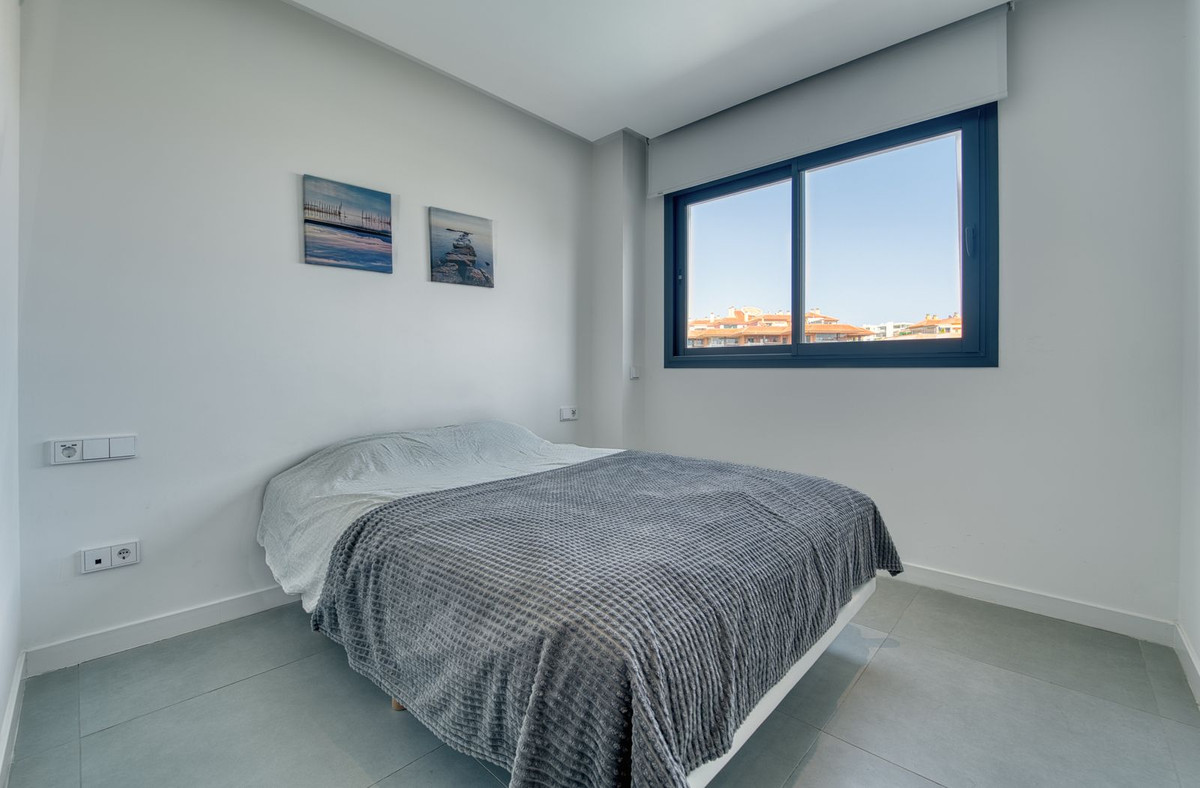 2 Bedroom Apartment in Benalmádena - Photo 12