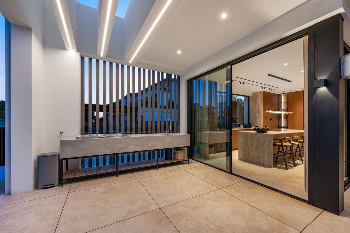 6 Bedroom Villa in Marbella - Photo 81