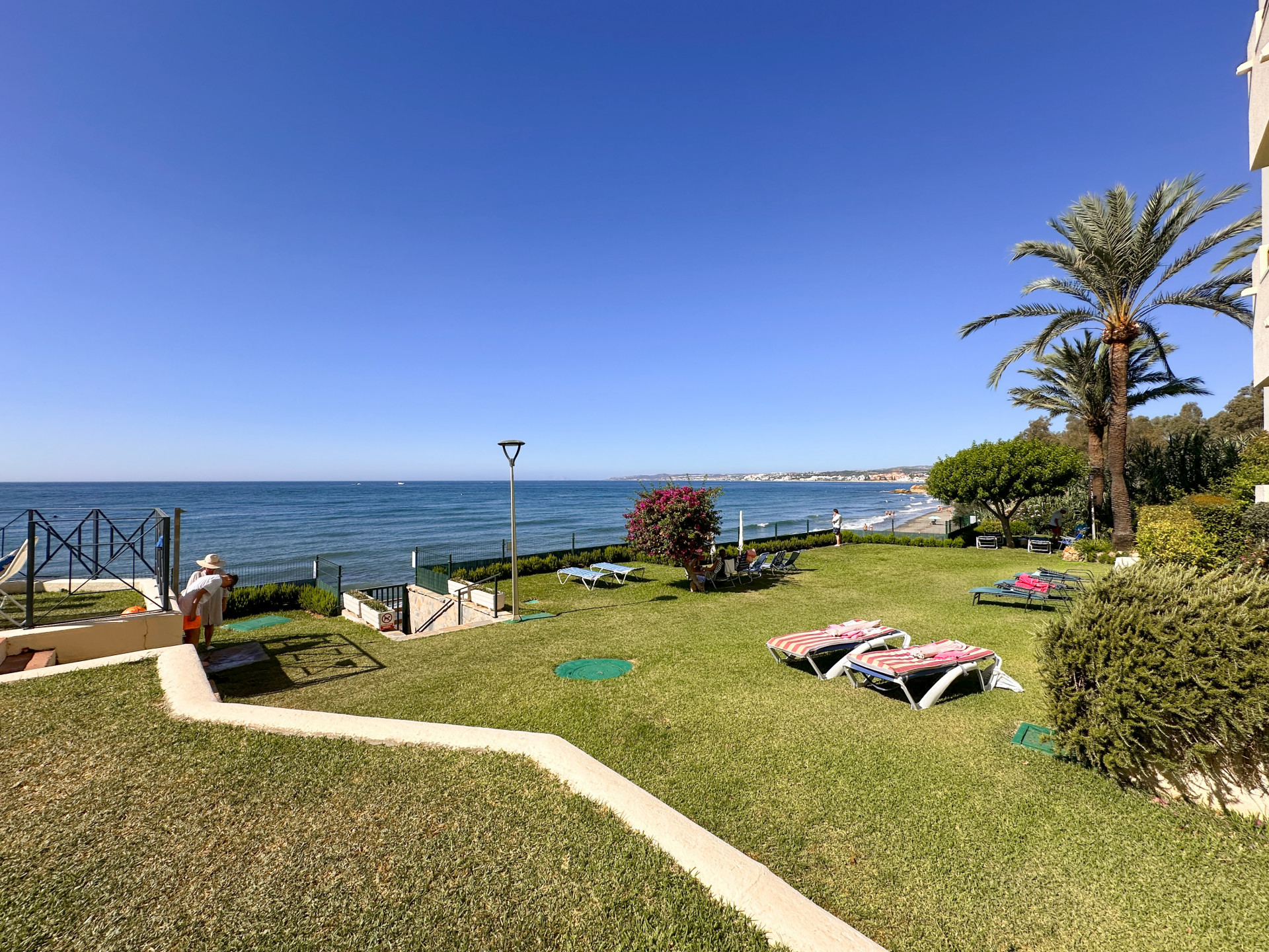 2 Bedroom Apartment in Estepona - Photo 23