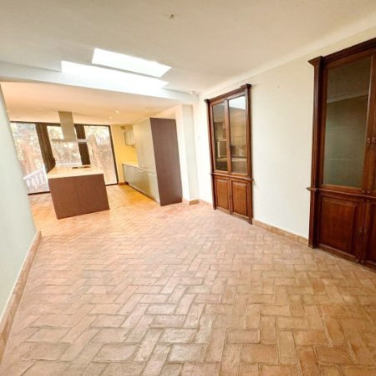 8 Bedroom Villa in Marbella - Photo 7