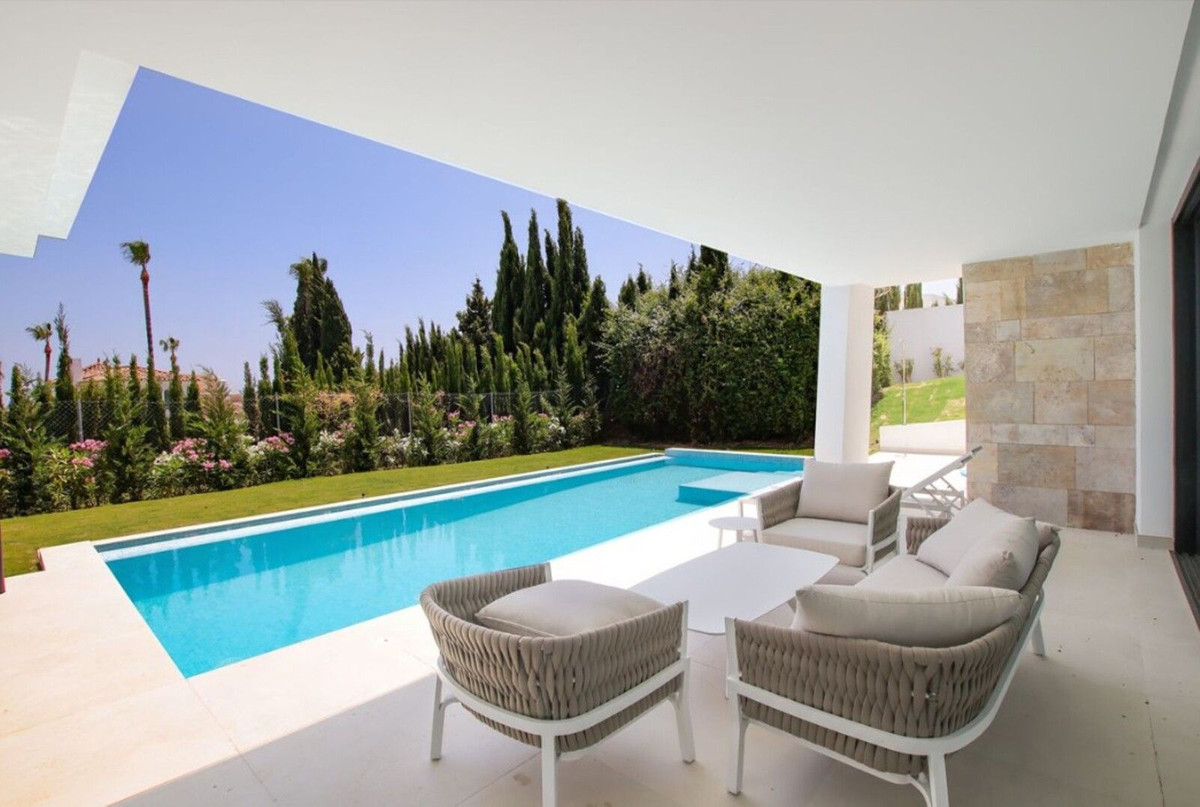 4 Bedroom Villa in Estepona - Photo 6
