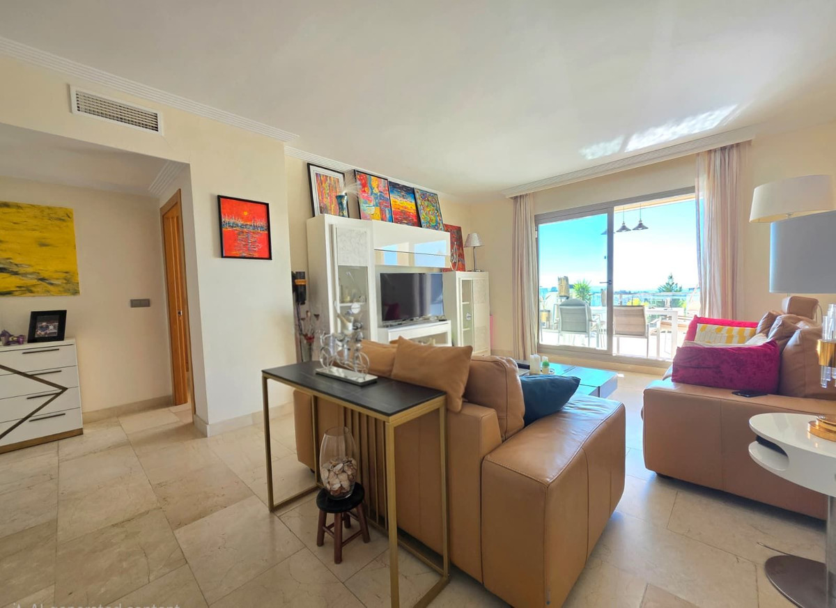 2 Bedroom Apartment in Estepona - Photo 12