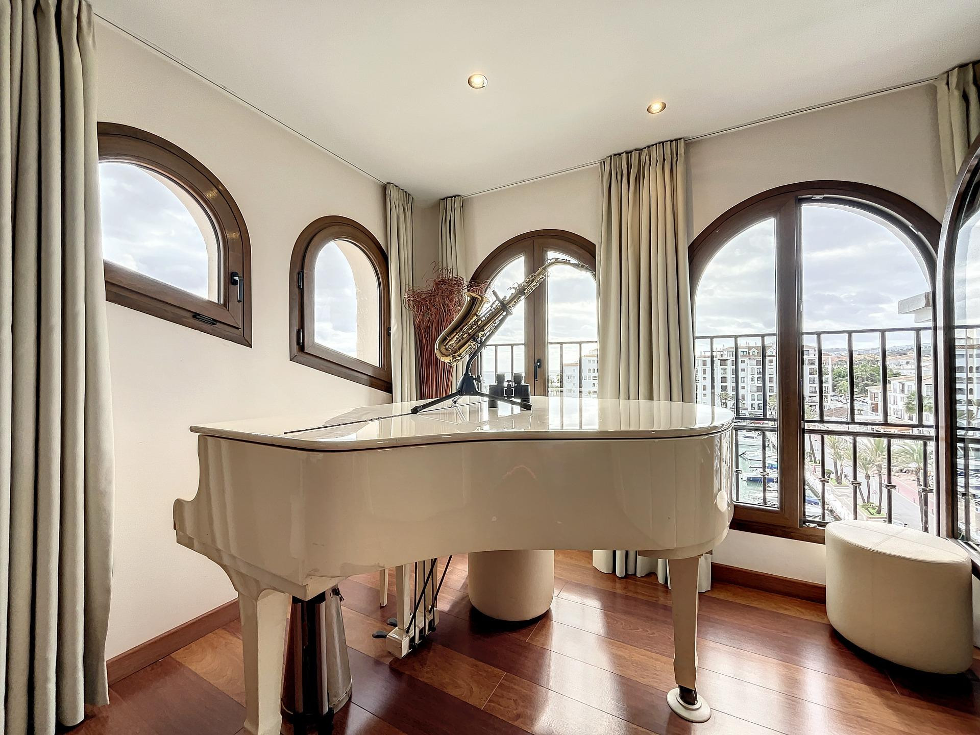 3 Bedroom Penthouse in La Duquesa - Photo 2