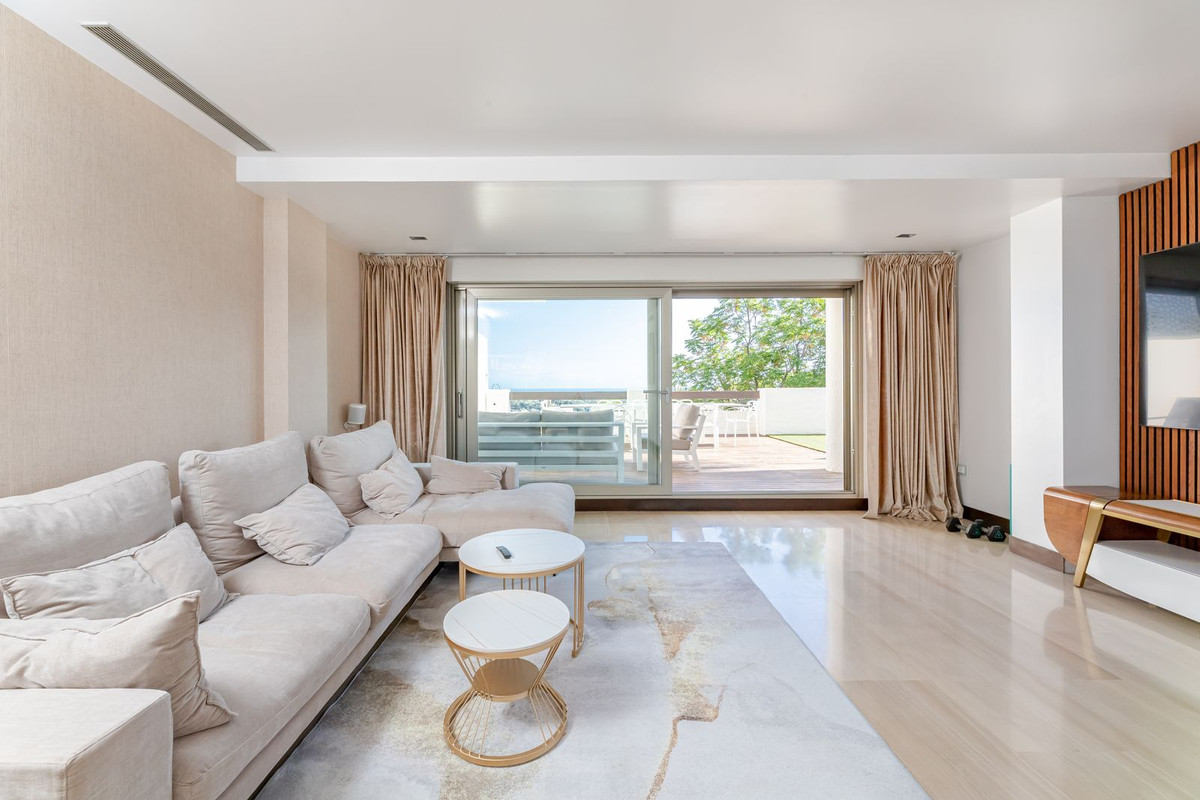 2 Bedroom Apartment in Benahavís - Foto 2