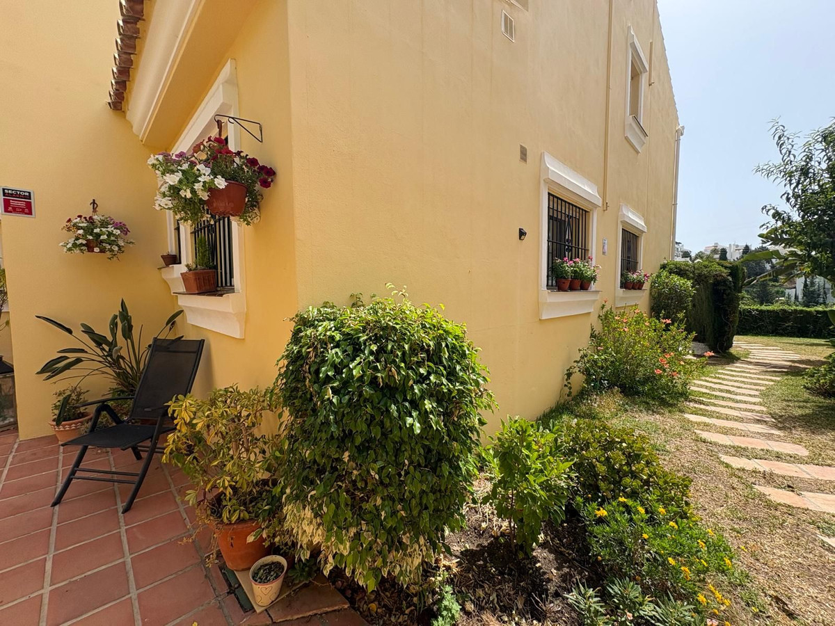 3-bedroom villa with pool in Malaga, Spain – Photo 9
