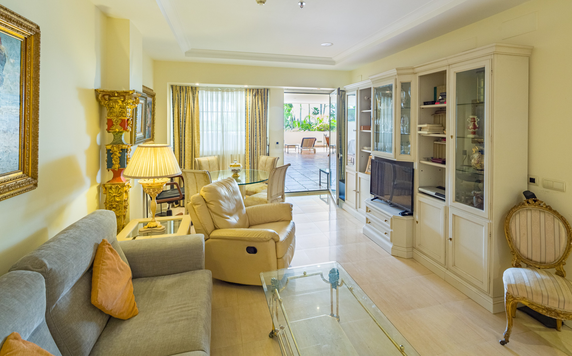 2 Bedroom Apartment in Marbella - Photo 4