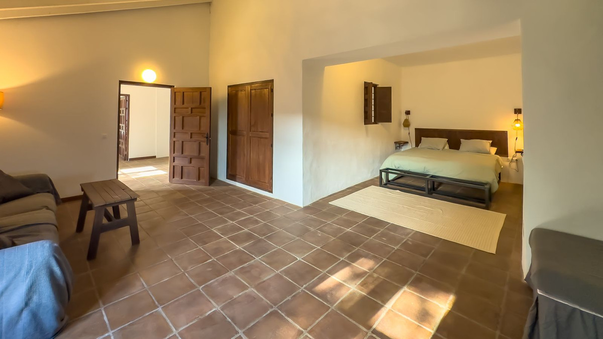 8 Bedroom Country house in Málaga - Photo 27
