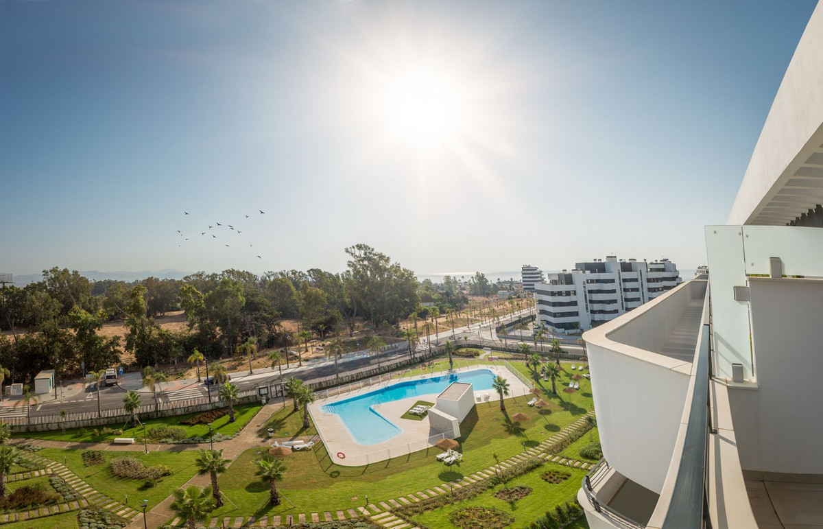 2 Bedroom Penthouse in Torremolinos - Photo 32