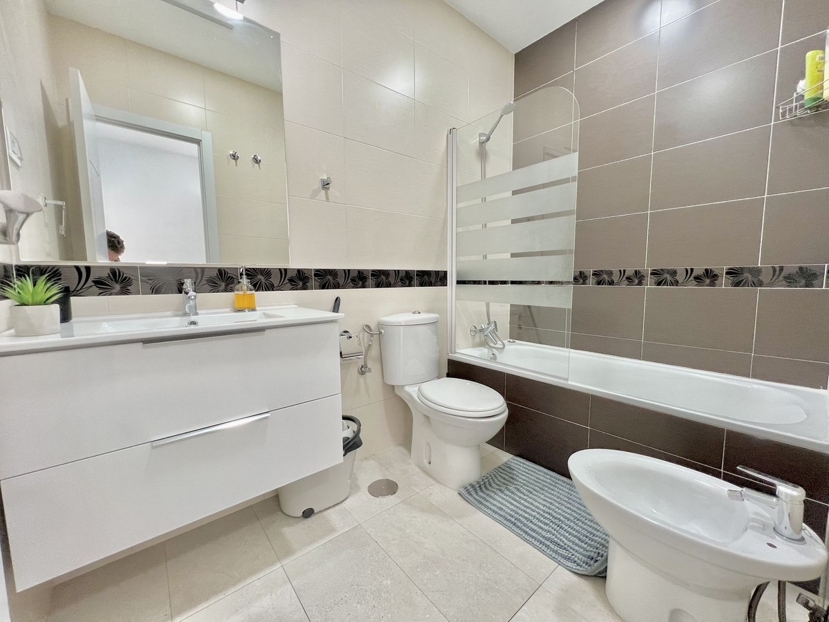 15 Bedroom Apartment in Málaga - Photo 32