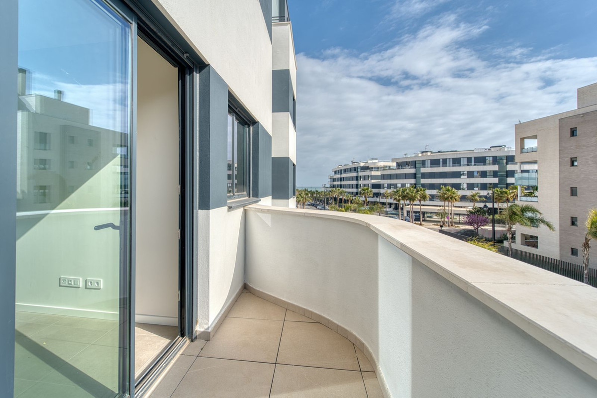 2 Bedroom Apartment in Torremolinos - Photo 10