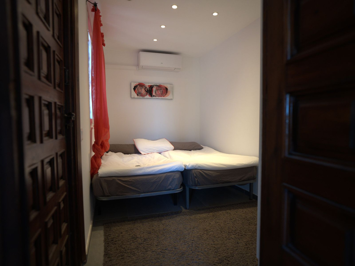 5 Bedroom Villa in Fuengirola - Photo 34