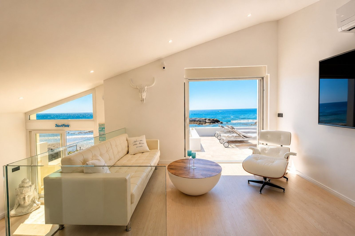 4 Bedroom Villa in Estepona - Photo 2