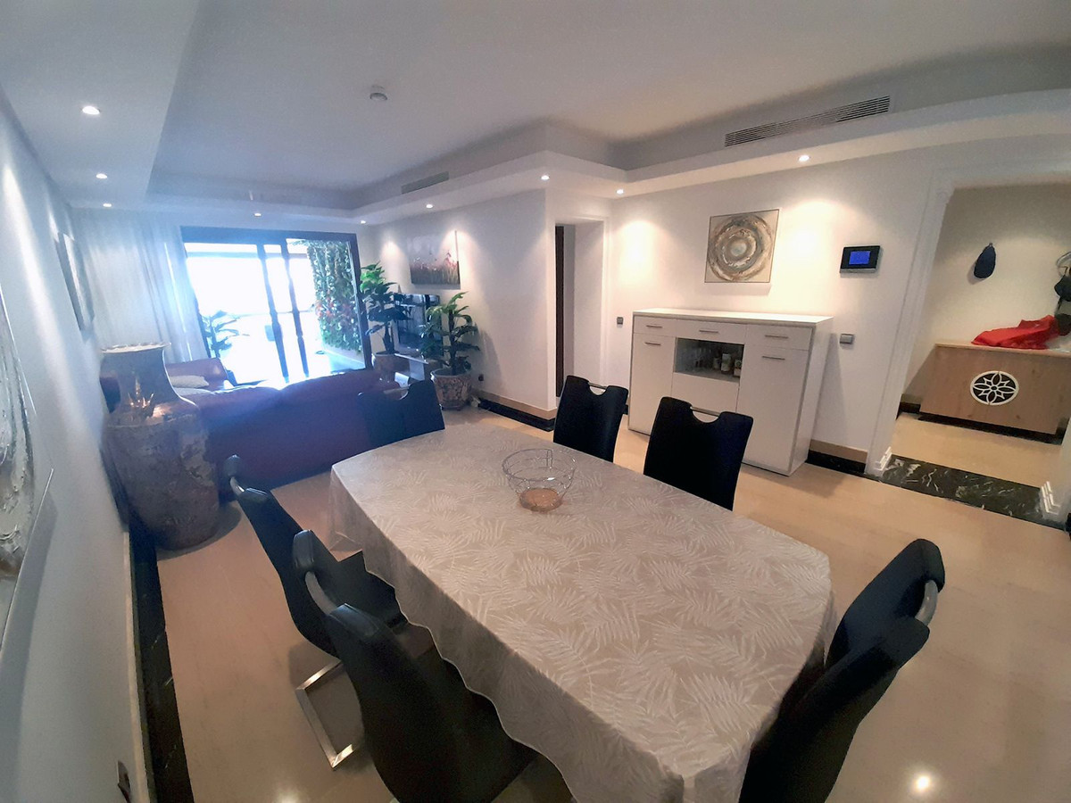 2 Bedroom Apartment in Estepona - Photo 25