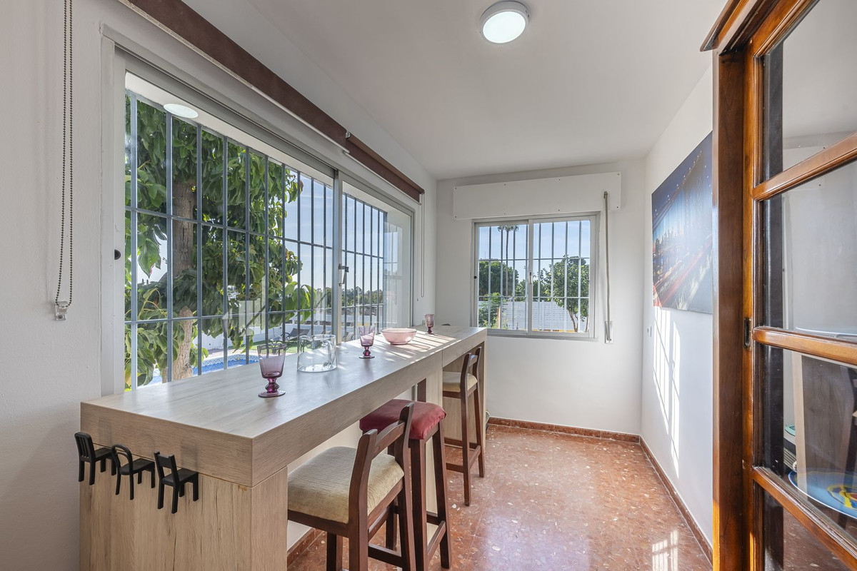 3 Bedroom Villa in Estepona - Photo 8