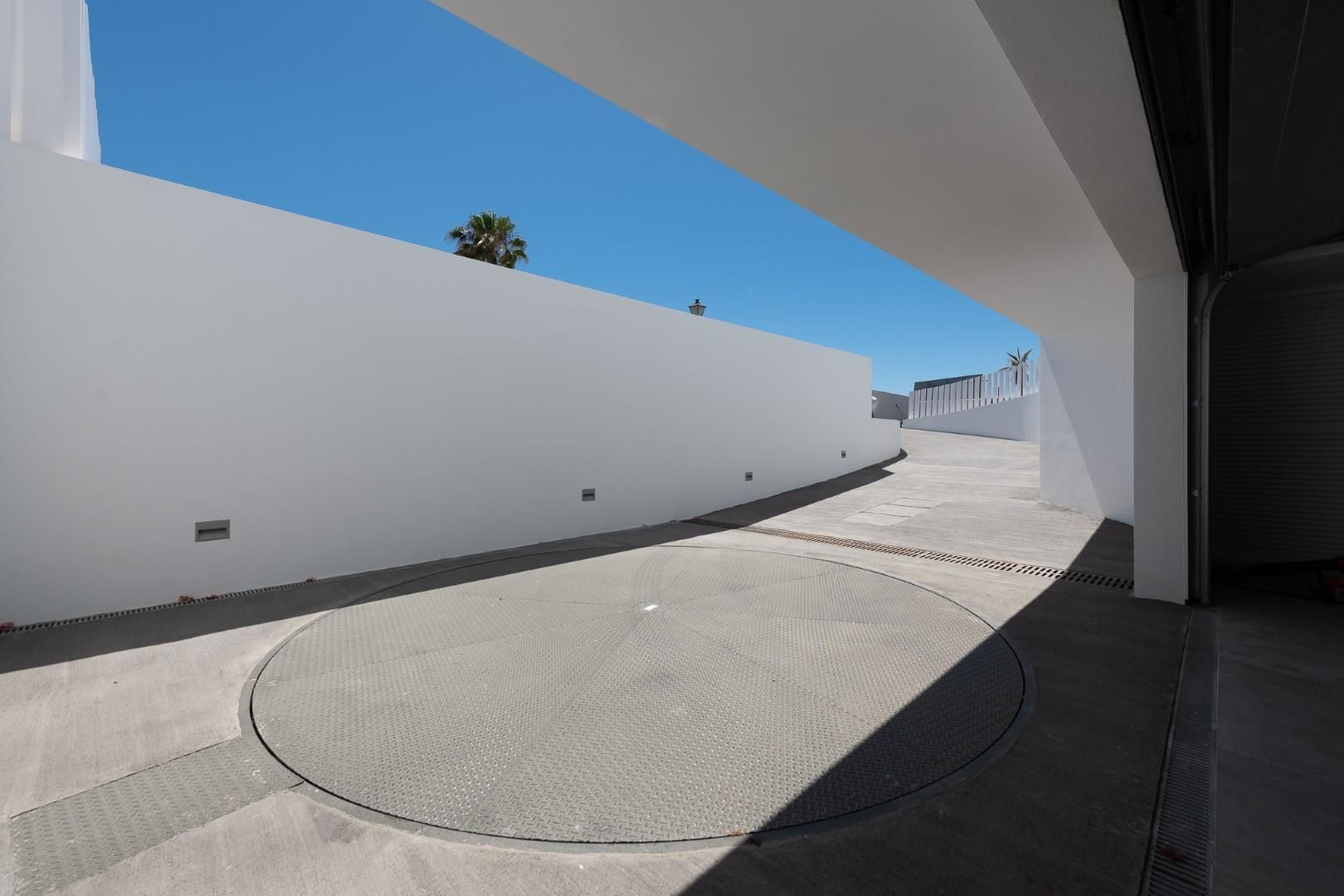 5 Bedroom Villa in Estepona - Photo 20