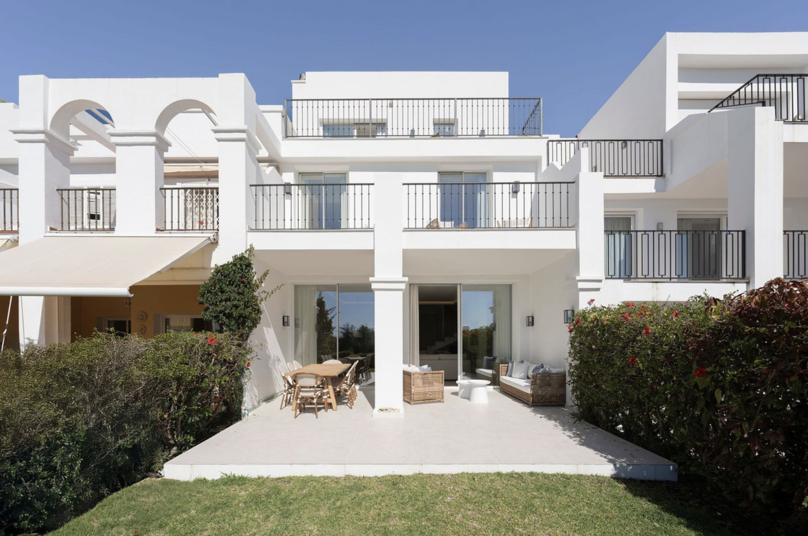 4 Bedroom Townhouse in Benahavís - Photo 9