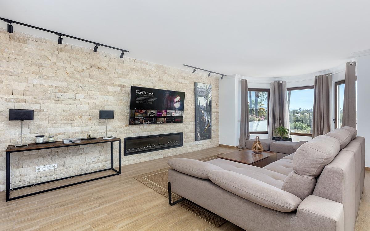 6 Bedroom Villa in Estepona - Photo 2