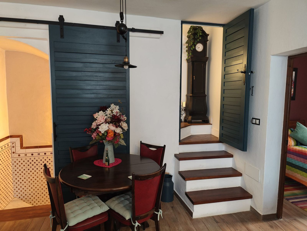 4 Bedroom Townhouse in Alhaurín el Grande - Photo 3