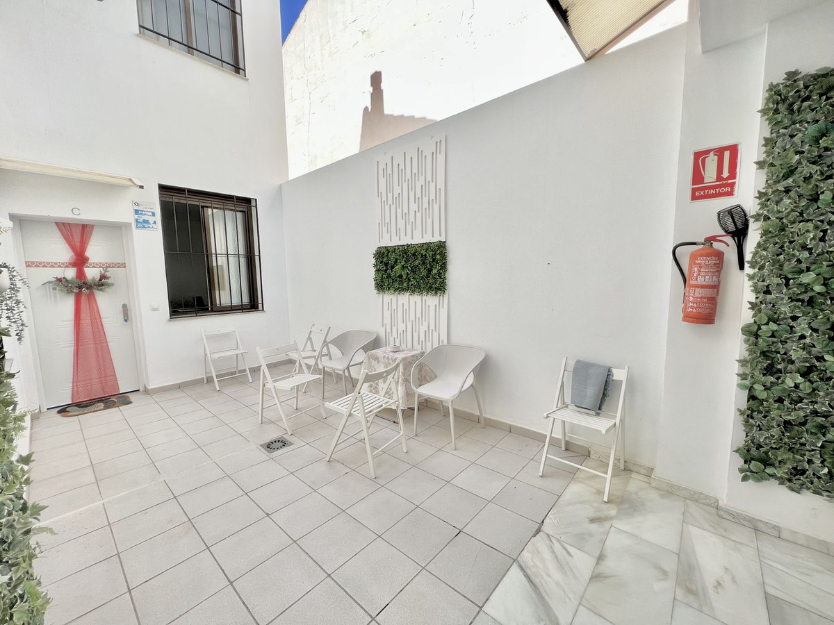 15 Bedroom Apartment in Málaga - Photo 38